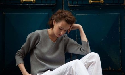 Wearring cotton and cashmere sweaters in the summer